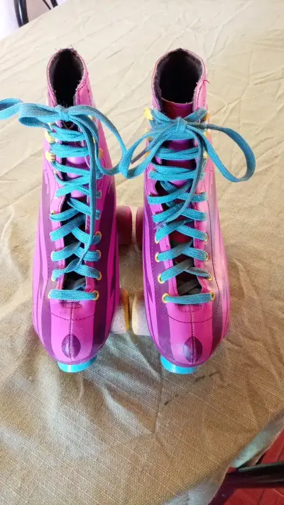 Patines de cuatro ruedas talla 38 - miniatura 1