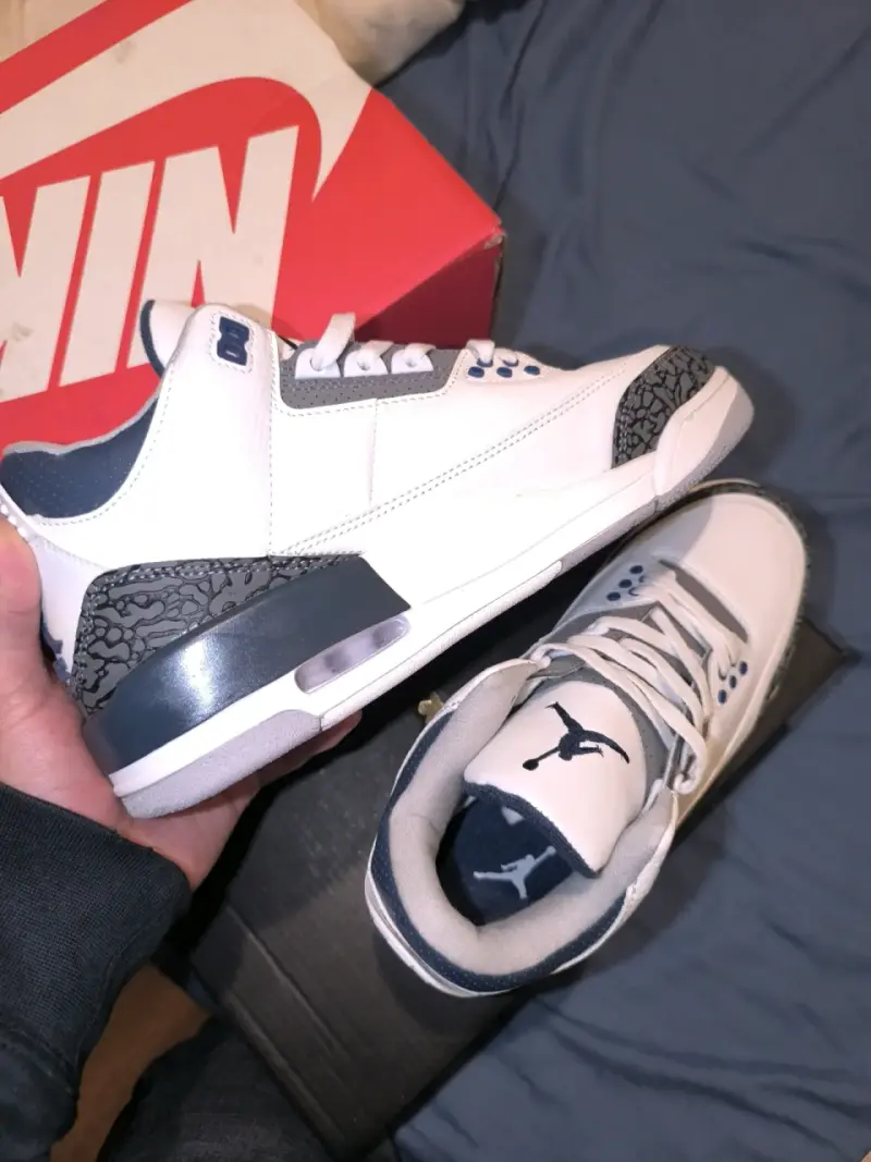 Zapatillas deportivas Air Jordan blancas y grises - 1