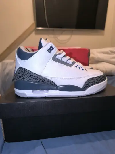 Zapatillas deportivas Air Jordan blancas y grises - miniatura 2