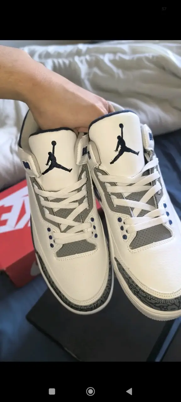 Zapatillas deportivas Air Jordan blancas y grises - 3
