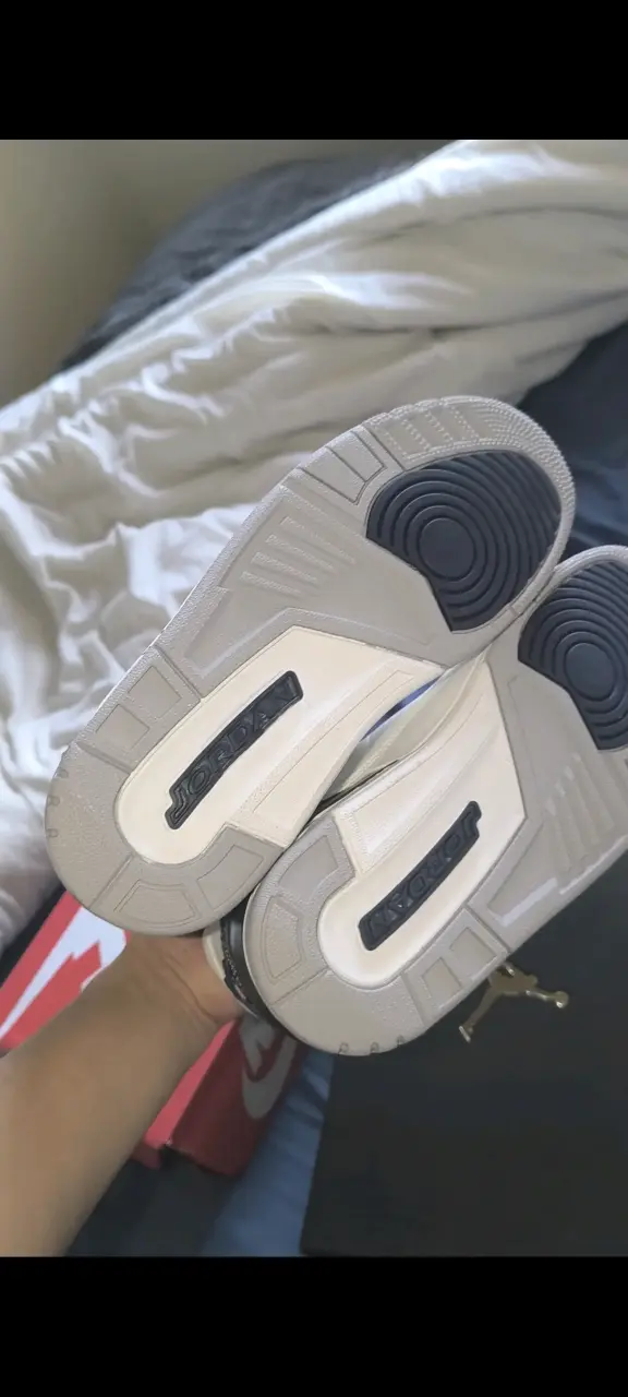 Zapatillas deportivas Air Jordan blancas y grises - 5