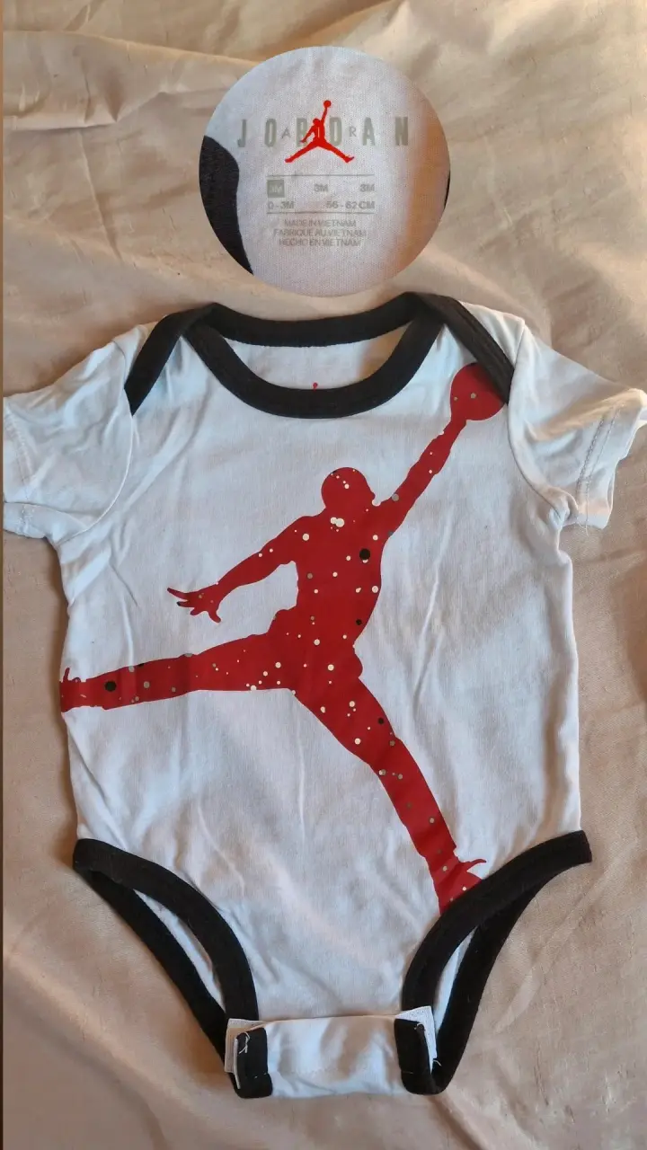 Body de bebé Jordan blanco y negro