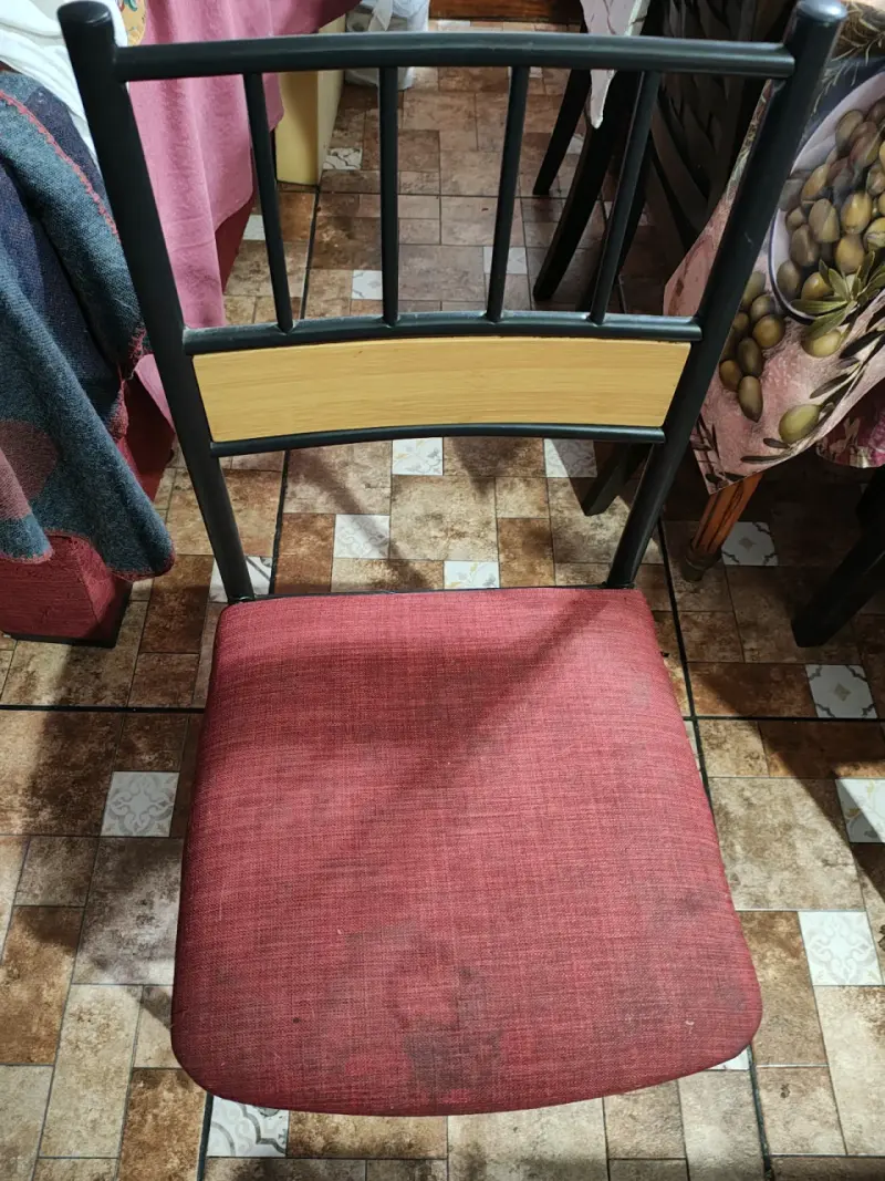 Juego de comedor de madera con sillas metálicas - 2