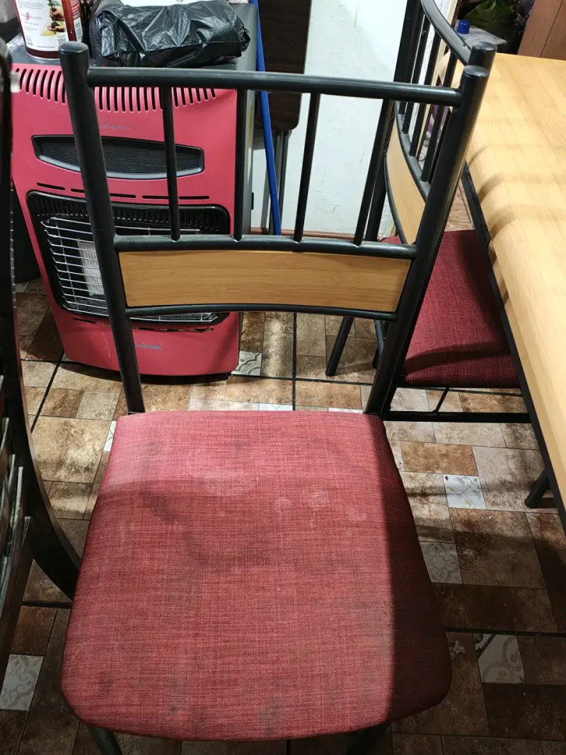 Juego de comedor de madera con sillas metálicas - 5