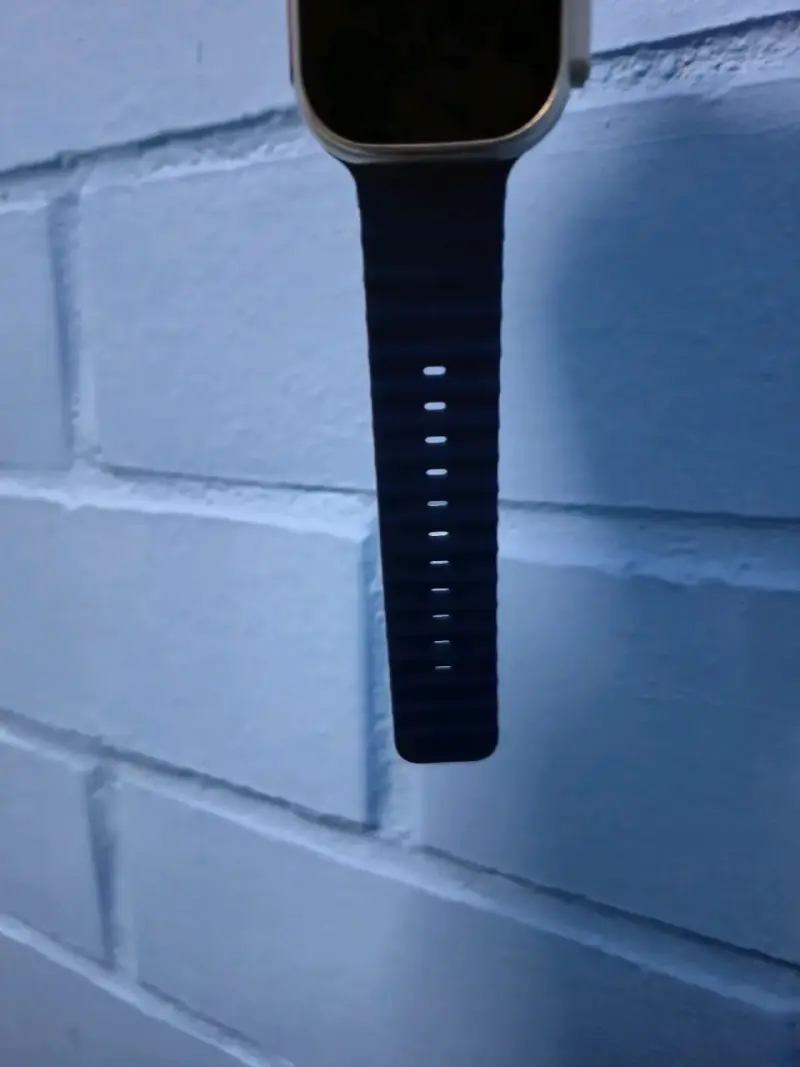 Smartwatch con correa azul y diseño moderno - 5