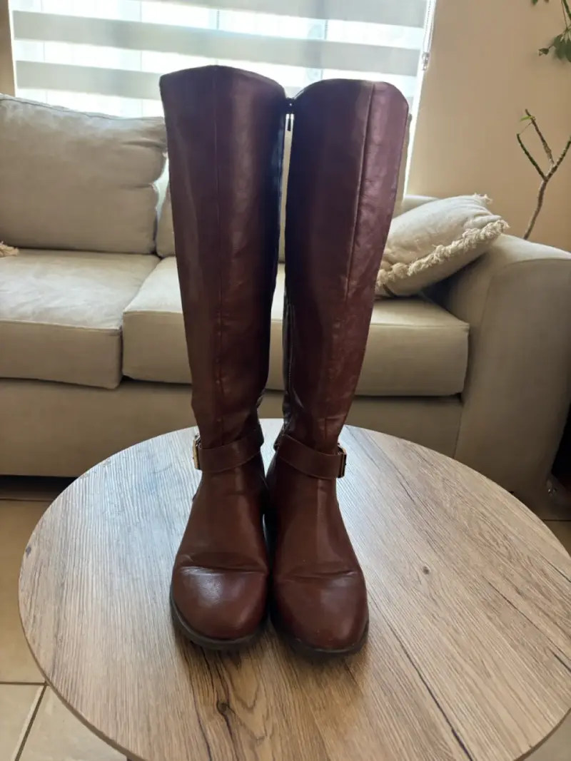 Botas largas de cuero marrón con hebilla - 3