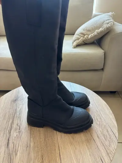 Botas largas de cuero marrón con hebilla - miniatura 6