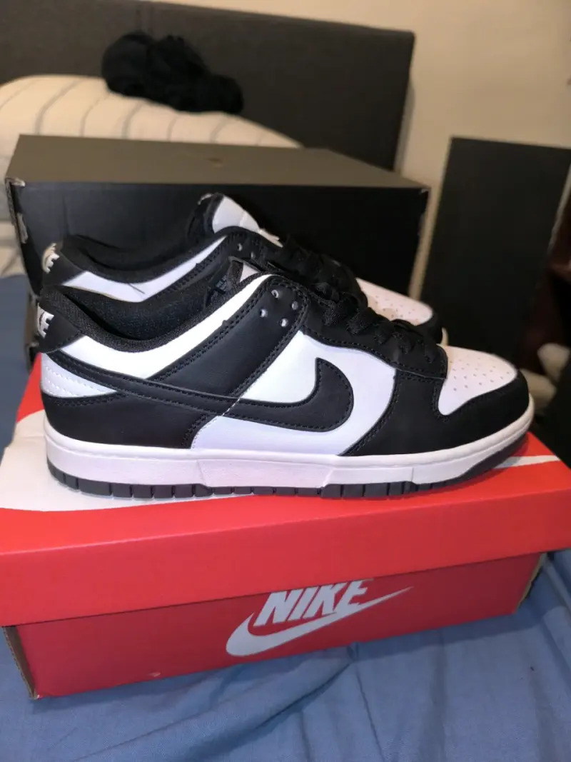 Zapatillas Nike Dunk Low Blanco y Negro - 1