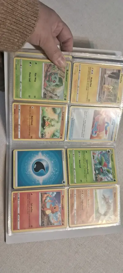 Colección de cartas Pokémon en álbum - miniatura 1