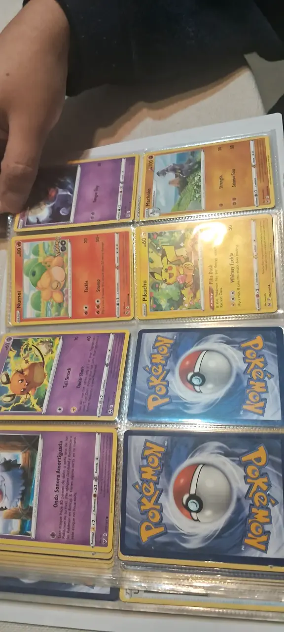 Colección de cartas Pokémon en álbum - 3