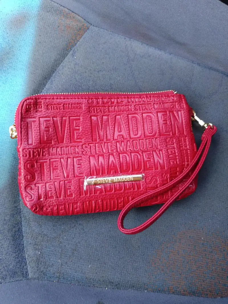 Billetera roja Steve Madden con relieve - 1