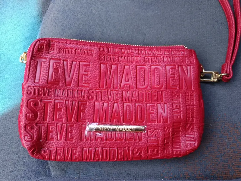 Billetera roja Steve Madden con relieve - 6