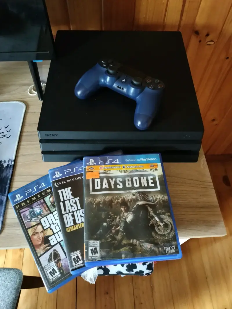 Consola PS4 Pro con juegos incluidos