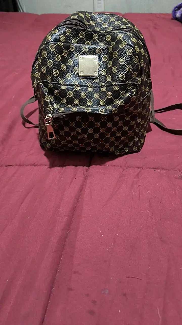 Mochila pequeña con diseño geométrico