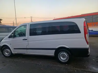 Furgón Mercedes-Benz Vito en buen estado - miniatura 1