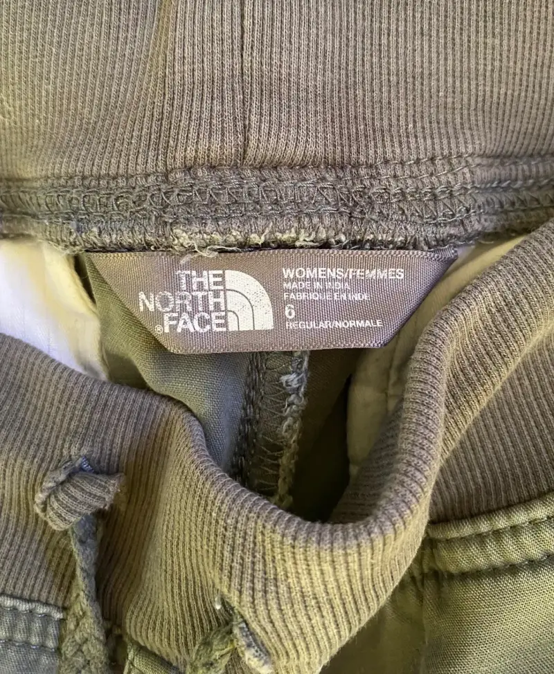 Chaleco Jack Wolfskin y pantalones The North Face - 3