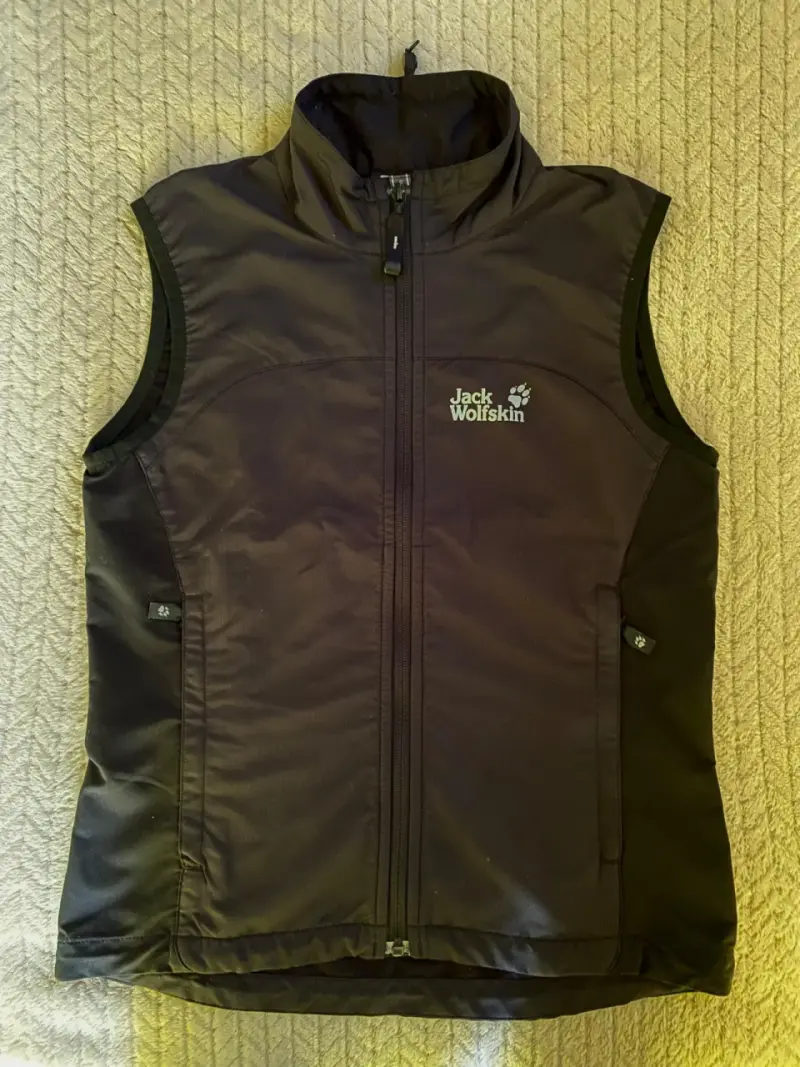 Chaleco Jack Wolfskin y pantalones The North Face - 4