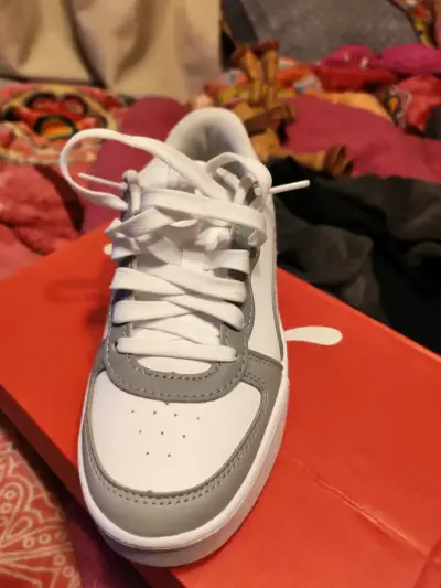 Zapatillas deportivas blancas y grises para niños - miniatura 2