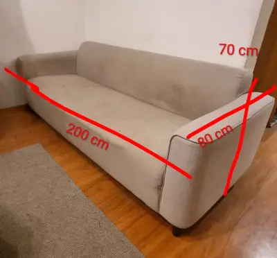 Sofá beige de tres plazas en buen estado - miniatura 1