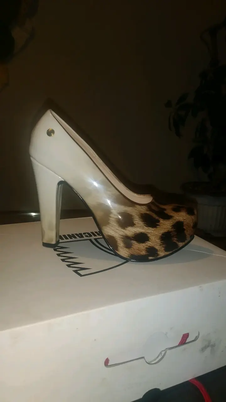 Zapatos de tacón alto con estampado animal print - 1