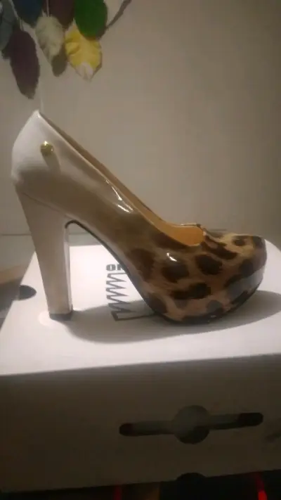 Zapatos de tacón alto con estampado animal print - miniatura 2