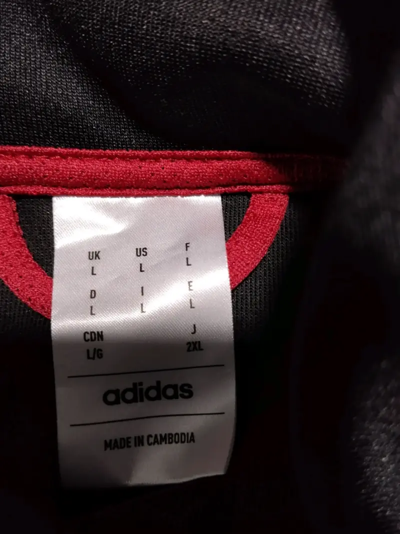 Chaqueta deportiva negra Adidas con franjas doradas - 2