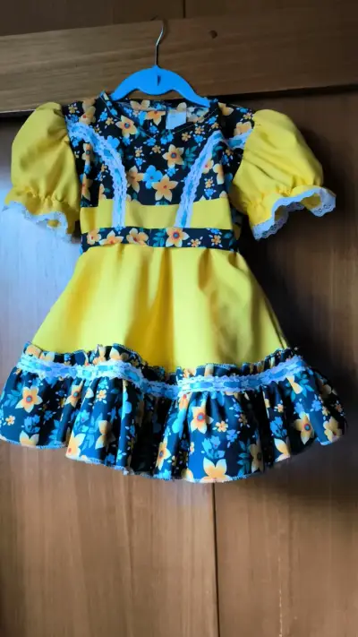 Vestido infantil amarillo con flores y encaje - miniatura 1