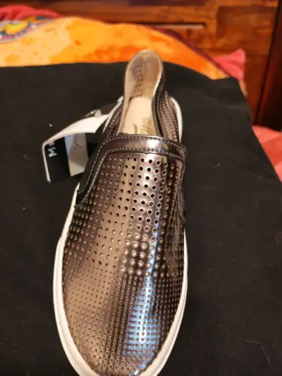 Zapatillas slip-on metálicas para mujer - miniatura 1