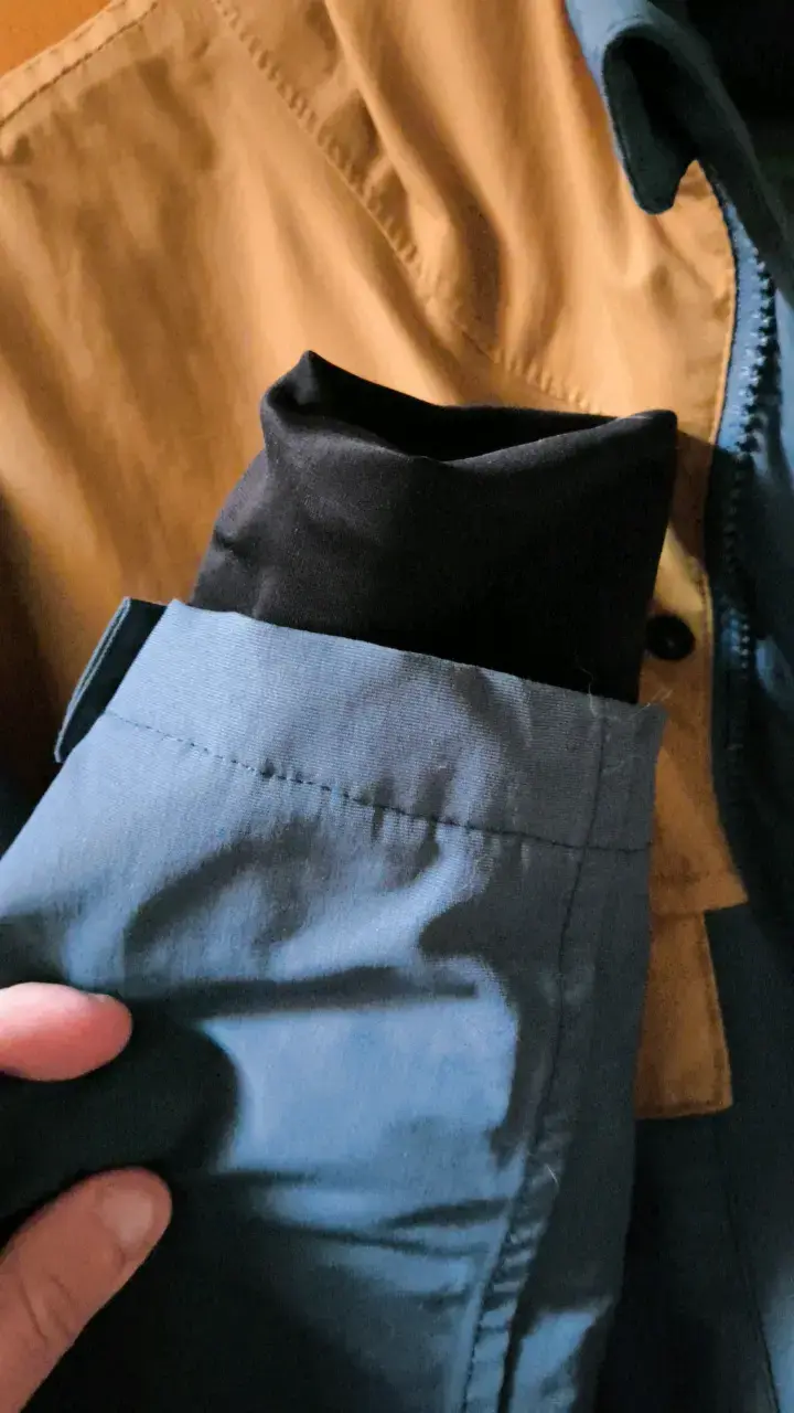 Chaqueta impermeable con capucha para hombre - 5