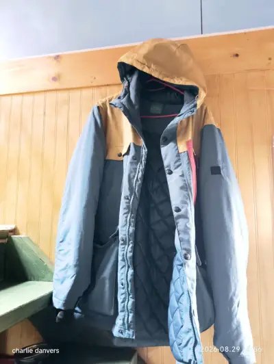 Chaqueta impermeable con capucha para hombre - miniatura 2
