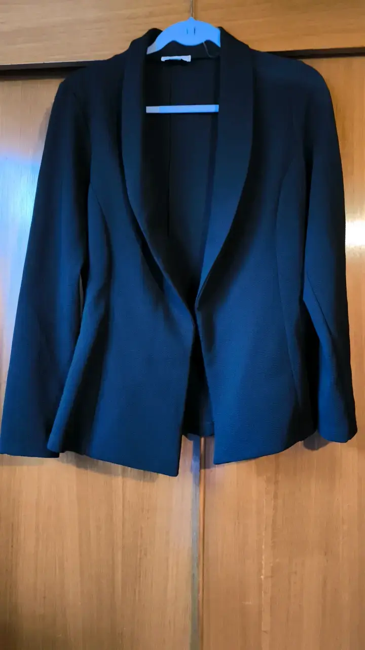Blazer negro elegante para mujer