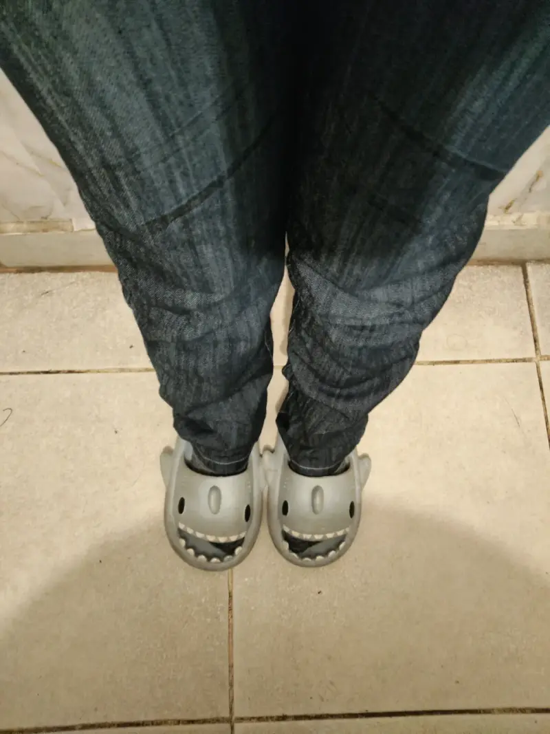 Jeans de mujer con diseño de alas y corazón - 3