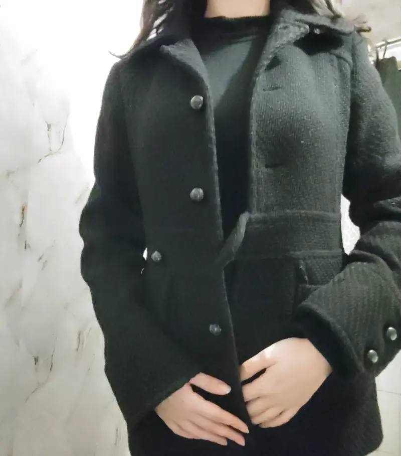 Abrigo negro para mujer