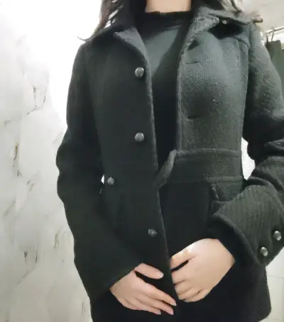 Abrigo negro para mujer - miniatura 1