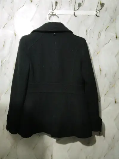 Abrigo negro para mujer - miniatura 4