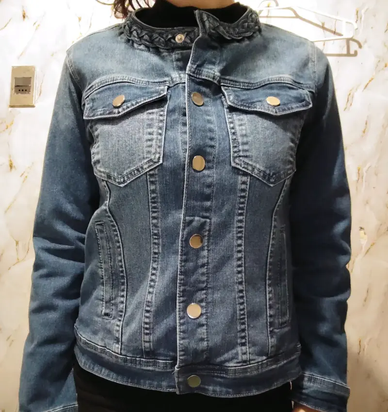 Chaqueta de mezclilla azul para mujer