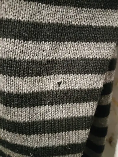 Suéter de rayas negro y gris - miniatura 3