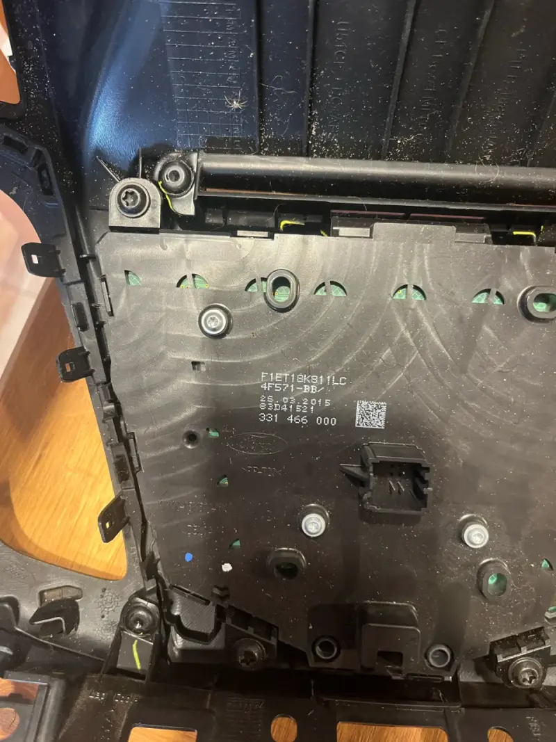 Panel de control multimedia Ford con pantalla - 4