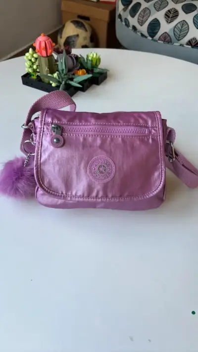 Bolso cruzado Kipling morado - miniatura 1