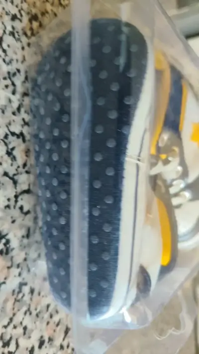 Zapatillas de bebé con diseño de estrella - miniatura 2
