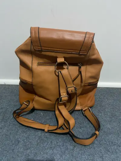 Mochila de cuero marrón Secret con bolsillos - miniatura 2