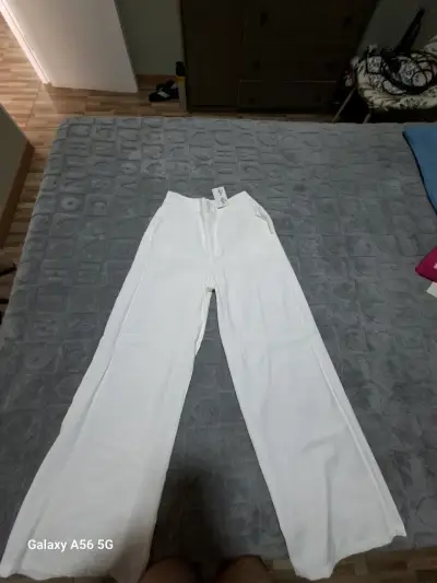 Pantalones blancos de tiro alto para mujer - miniatura 1