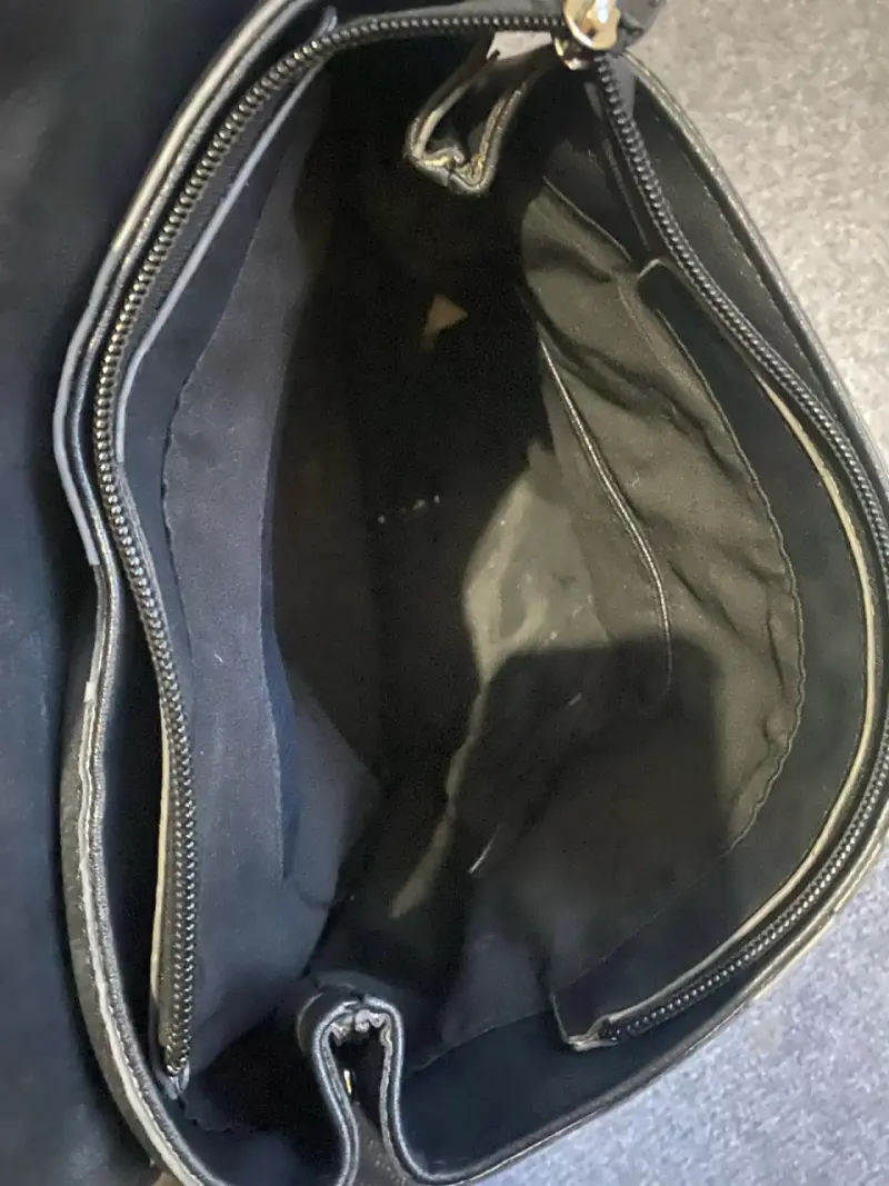 Mochila de cuero negra Secret con cierre metálico - 3