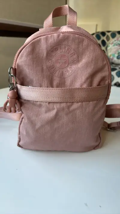 Mochila pequeña rosa Kipling con llavero - miniatura 1