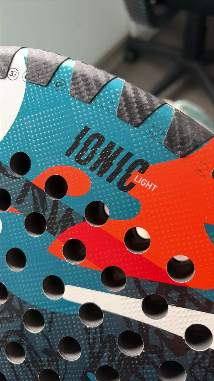 Pala de pádel BullPadel Ionic Light en buen estado - 4