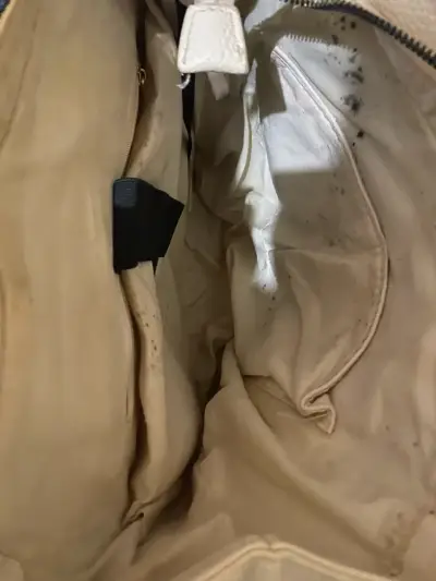 Mochila beige de cuero con detalle metálico - miniatura 3