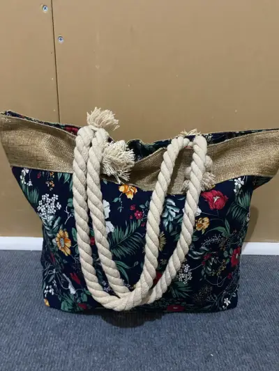 Bolso playero floral con asas de cuerda - miniatura 1