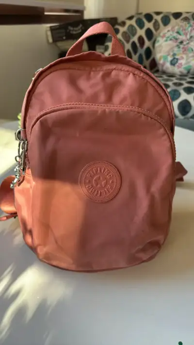 Mochila pequeña rosa Kipling con llavero - miniatura 1