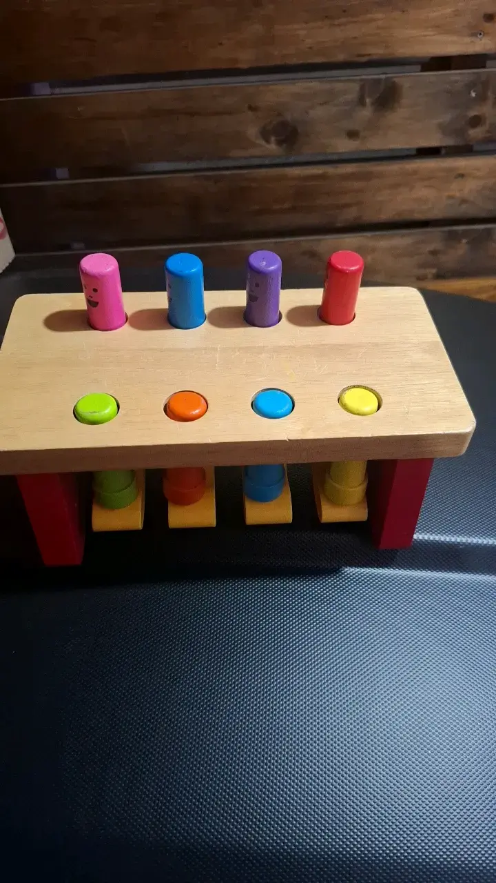 Juego de madera para niños con colores vibrantes - 2
