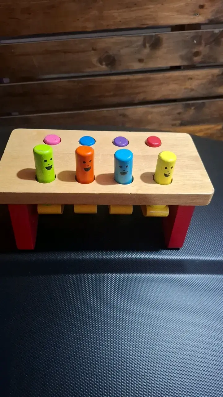 Juego de madera para niños con colores vibrantes - 3